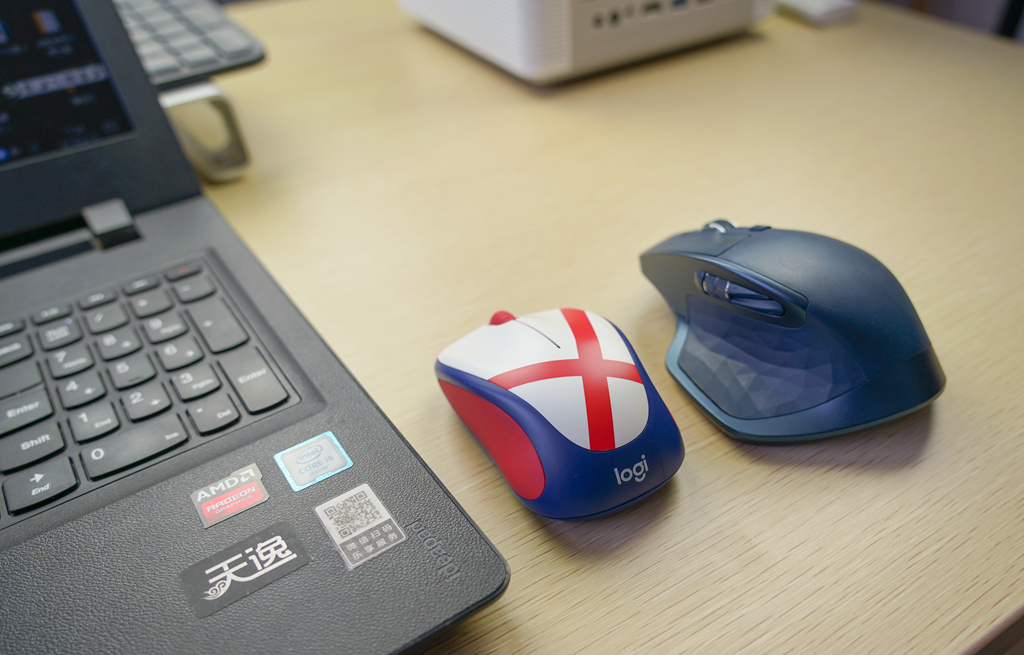 罗技m330无线鼠标推荐,罗技m240鼠标测评