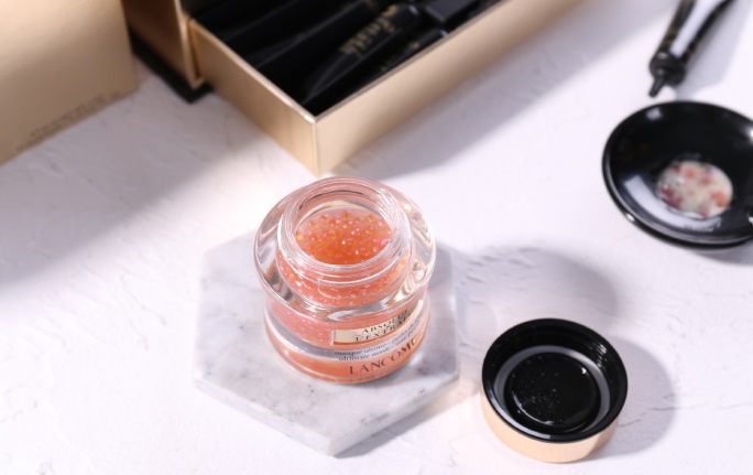 兰蔻新出的黑金臻宠“玫瑰凝珠”面膜