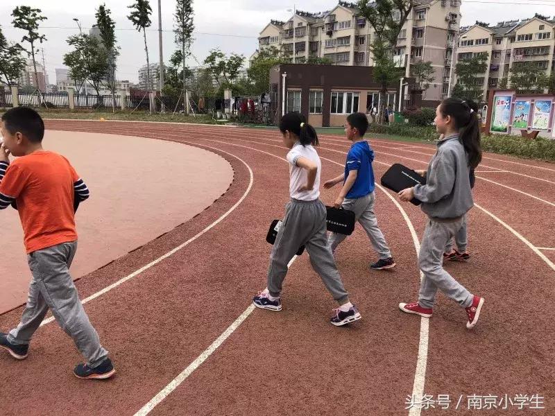 校园足球裁判培训新闻稿,小学开展青少年足球培训及赛事