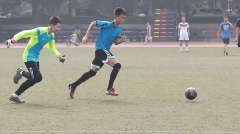 每个热爱足球的人都有自己的心,人为什么热爱足球