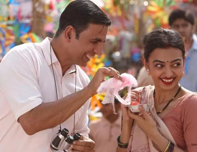 这个穿上女式*裤内**，血漏裤子，成全村变态的他，为爱造出了卫生巾