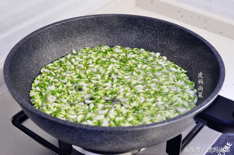 清炒虾仁最简单最快的做法大全,清炒虾仁好吃有诀窍学会这两招