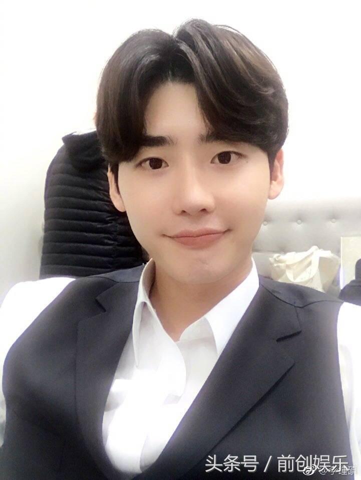 韩国男星李钟硕日常机场穿搭视频,韩国发福男星李钟硕