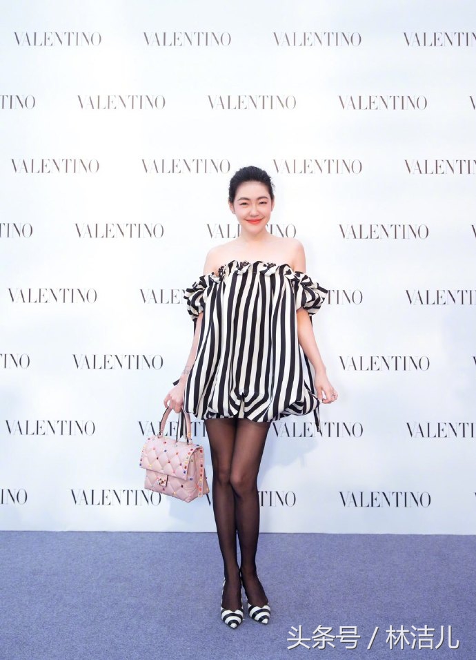 杨幂孙怡两位辣妈同台比美,杨幂和baby同款发型