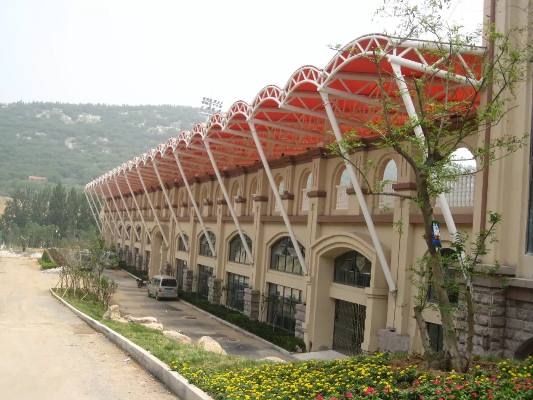 鲁能泰山俱乐部基地,城市奇遇