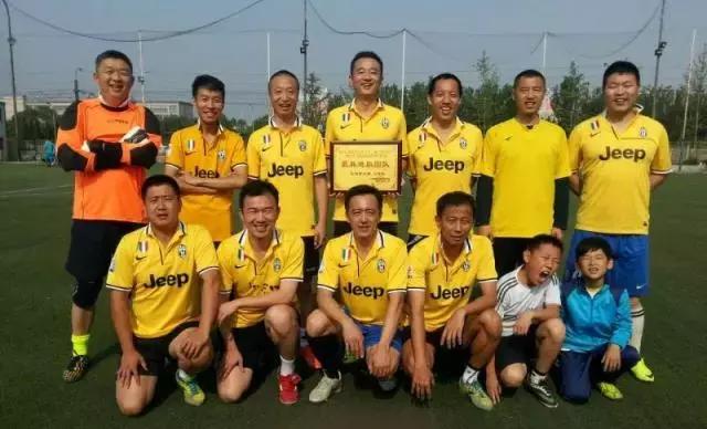 大连青春菜鸟杯球队风采丨大连亿达老友：无足球不兄弟！