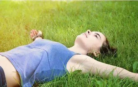 女性天天内裤脏脏的正常么,女性为什么内裤总是很脏