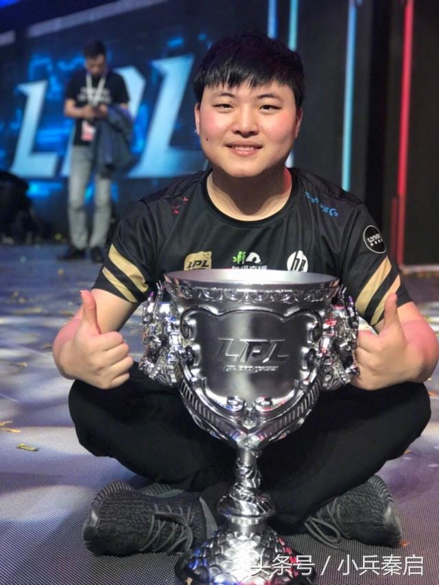 绝地求生韦神带领中国队吃鸡视频,uzi和韦神双排吃鸡