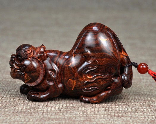 海南黄花梨手串目前价格,海南黄花梨木材价格多少