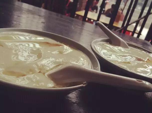 一碗螺蛳粉爱上一座城,一碗螺蛳粉只吃一半