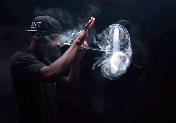 蒸汽火车头怎么能少了Supreme？跨界大王进军*子烟电**界