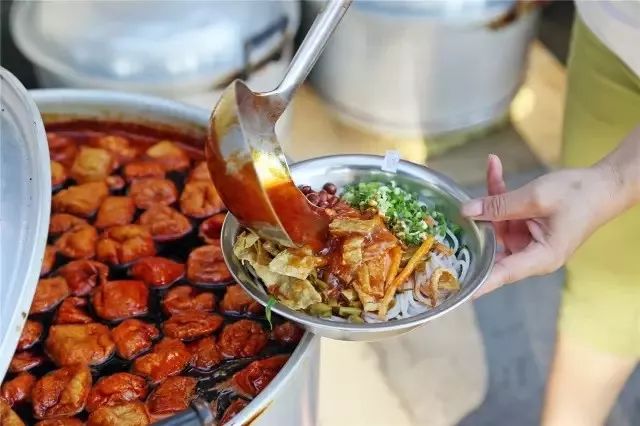 柳州螺蛳粉小城记忆,一碗螺蛳粉来一座城