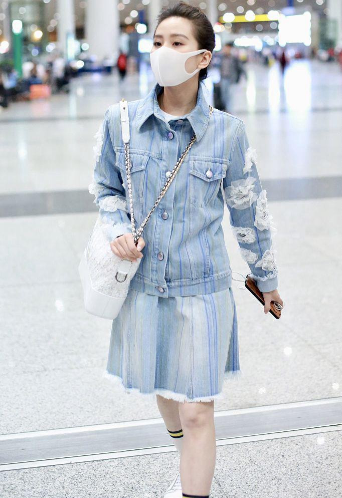 刘诗诗穿搭日常私服集合,刘诗诗穿小黄花连体裙