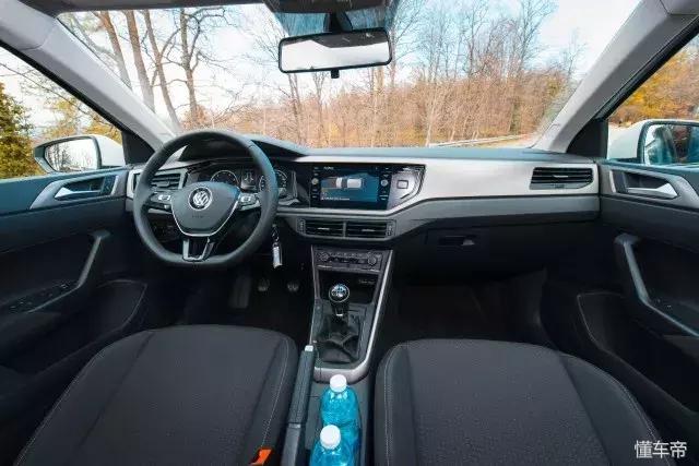 对比试驾新老两代大众polo (大众第六代polo国内首发)