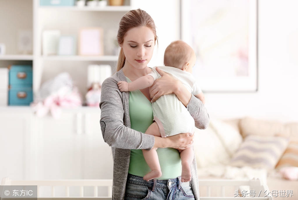 产后妈妈为什么会漏奶及解决方法,产后容易漏尿怎么办