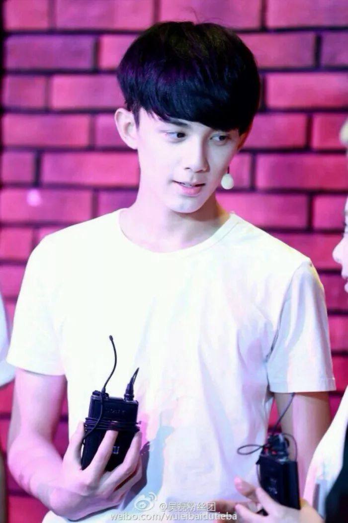 纪梵希紫外线鉴别,纪梵希有滑石粉吗