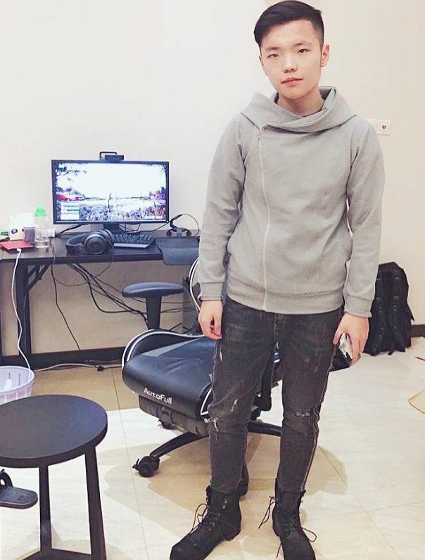 韦神孤存深夜大闹4am基地完整版,韦神直播突然想起孤存