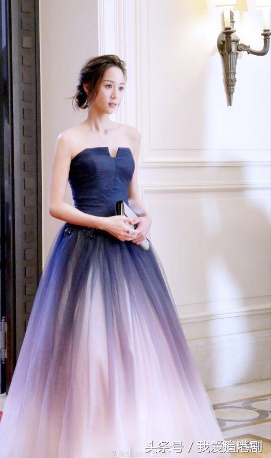 张钧甯被鱼尾裙坑了?她身上这条美上热搜的礼服裙被质疑是山寨的