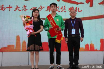 一中“十佳孝心少年”颁奖,感动校园人物颁奖典礼致辞