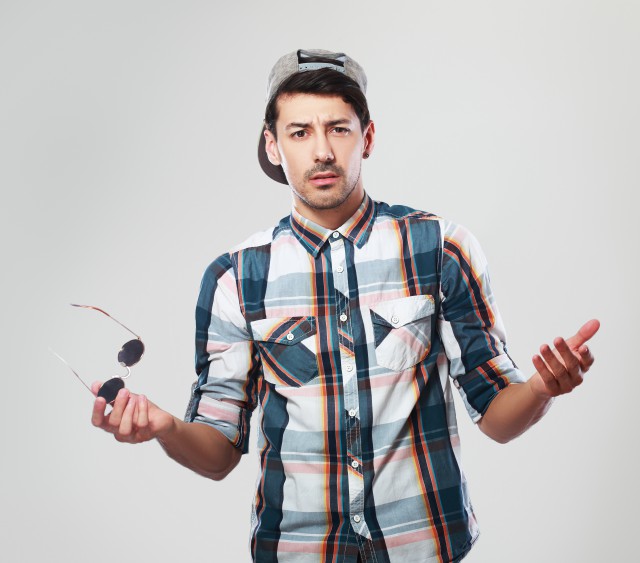 男生脸颊突然长毛了怎么回事,脸颊两侧长毛是胡子吗