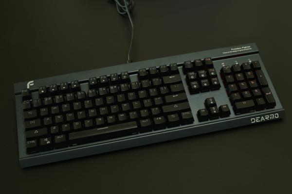 世界杯来了,换个机械键盘边打FIFAONLINA4边等