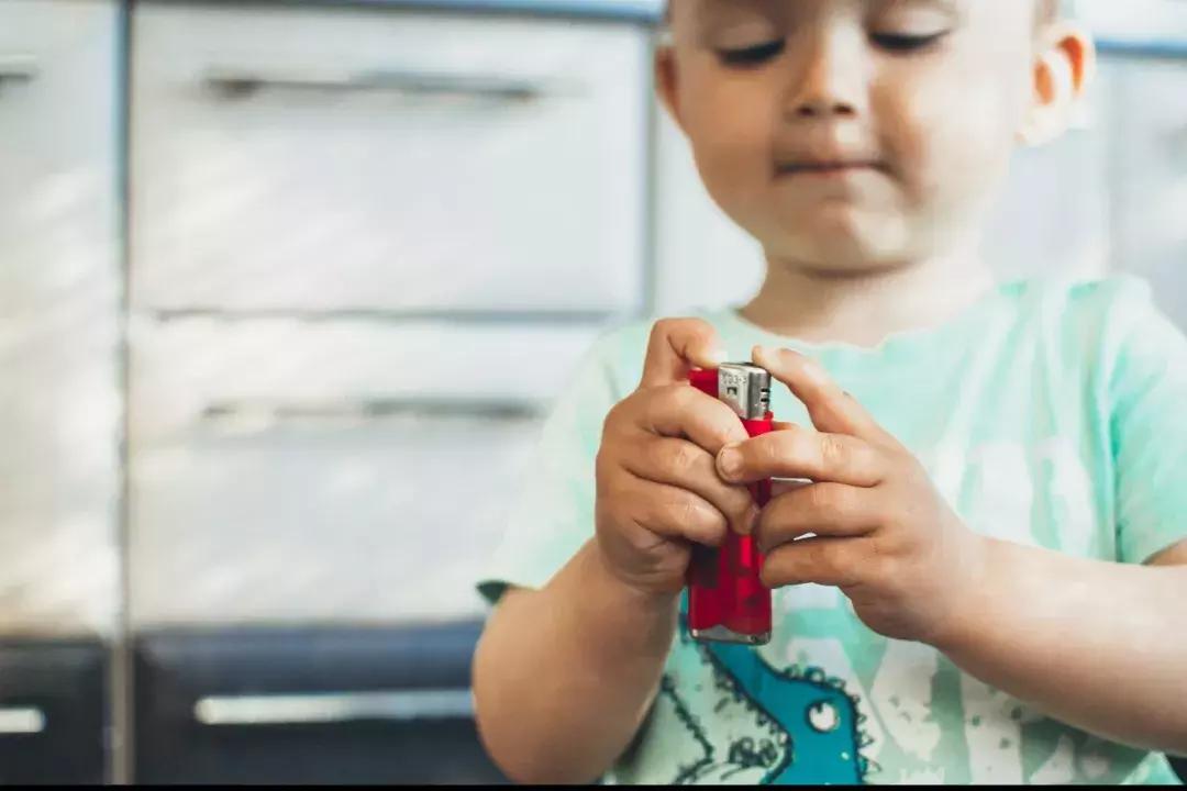 2岁宝宝脚被烫伤怎么处理,2岁小孩被开水烫伤父母拒绝手术