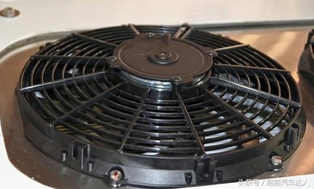 汽车发动机开锅是什么原因和故障,柴油车一爬坡水温就高是怎么回事