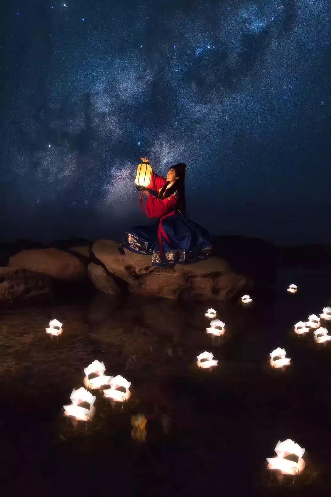 华丽汉服在外国街头惊艳外国人,中国汉服小姐姐美到哭了