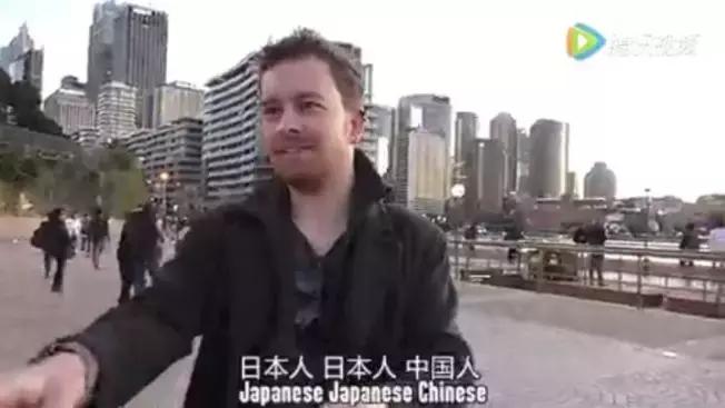 中国姑娘汉服惊呆外国人视频,中国姑娘在国外街头穿汉服惊艳了