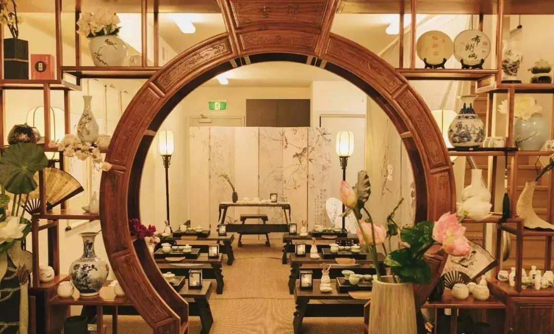 中国姑娘汉服惊呆外国人视频,中国姑娘在国外街头穿汉服惊艳了