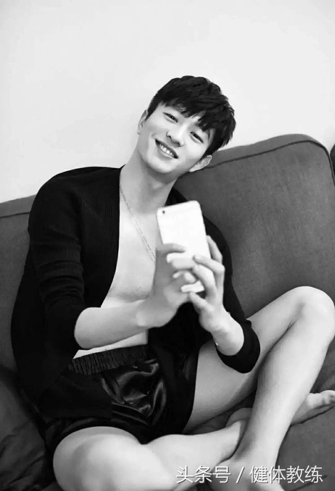 发现那个特别man体育生室友，竟然是Gay是什么体验？