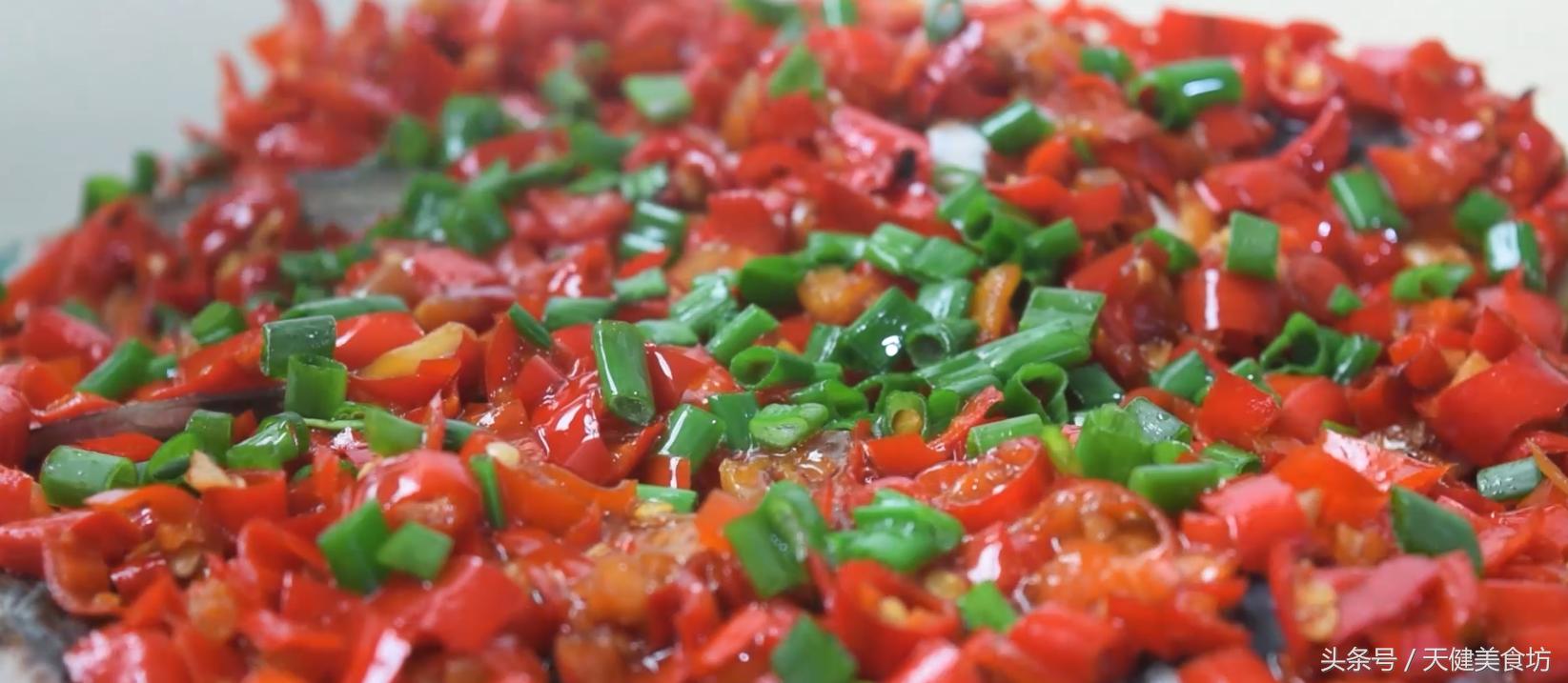 正宗的剁椒鱼头怎么做最好吃,今天分享一个剁椒鱼头的做法