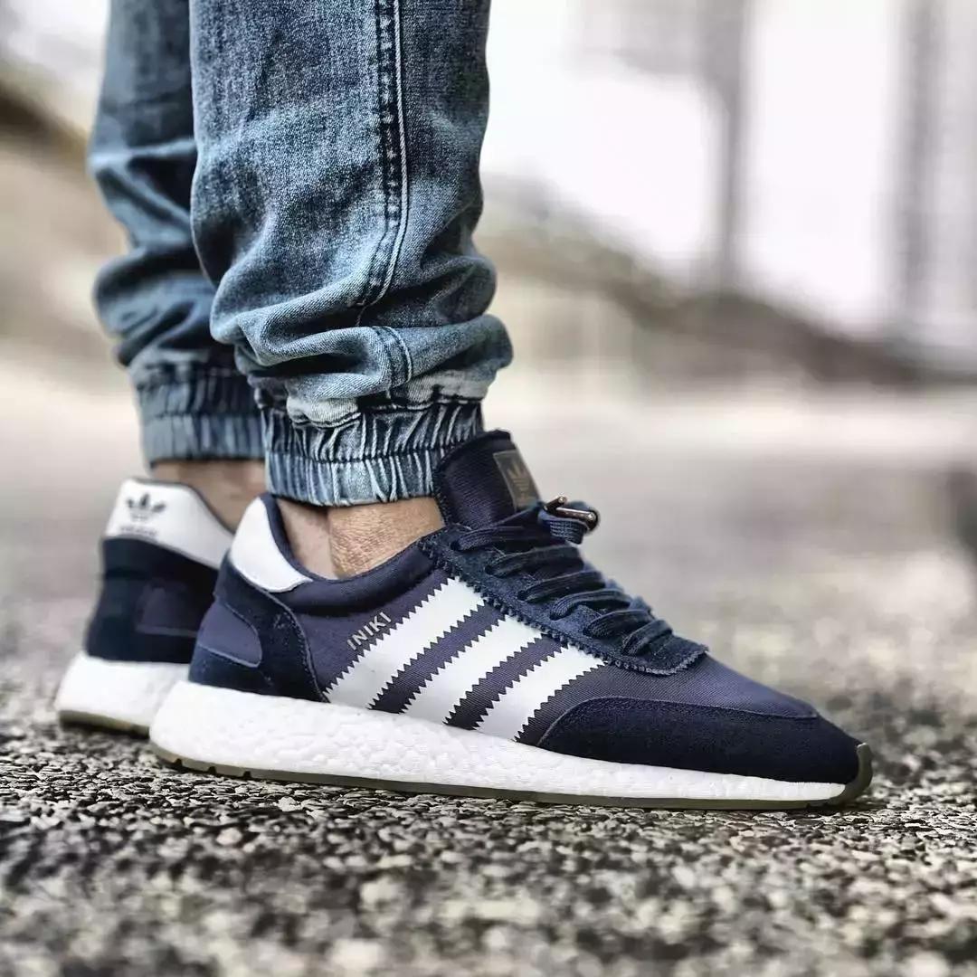 现在社会人的标配，都是脚踩爆米花了？