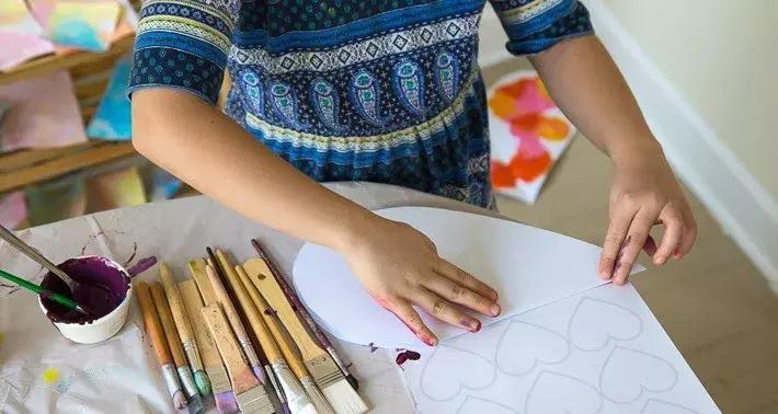 美术老师画的感恩母亲节绘画,大班美术母亲节简单手工