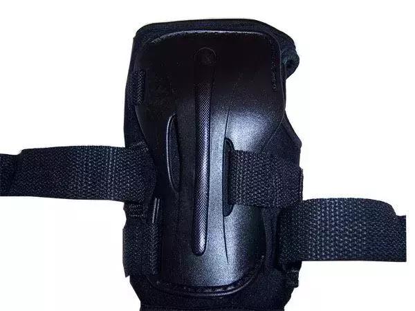 如何选择适合自己的滑雪装备,滑雪要带什么装备