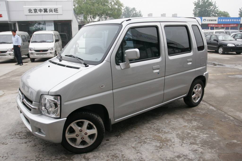 一万元能买到什么二手车,一万元左右的两厢二手车