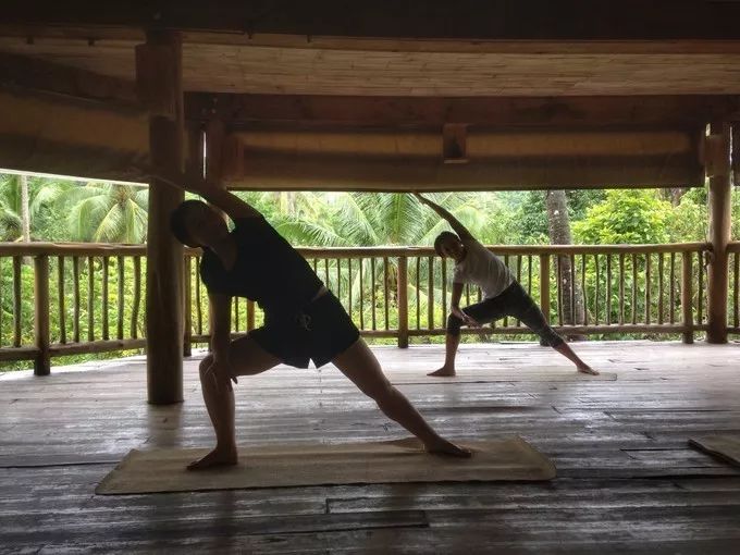 衣冠不整恕不招待厨师,衣冠不整不让进的饭店