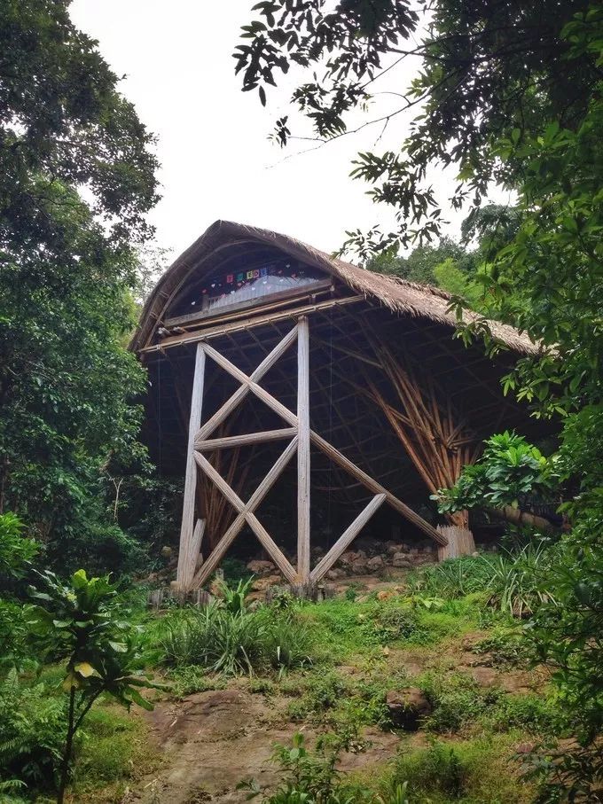 衣冠不整恕不招待厨师,衣冠不整不让进的饭店