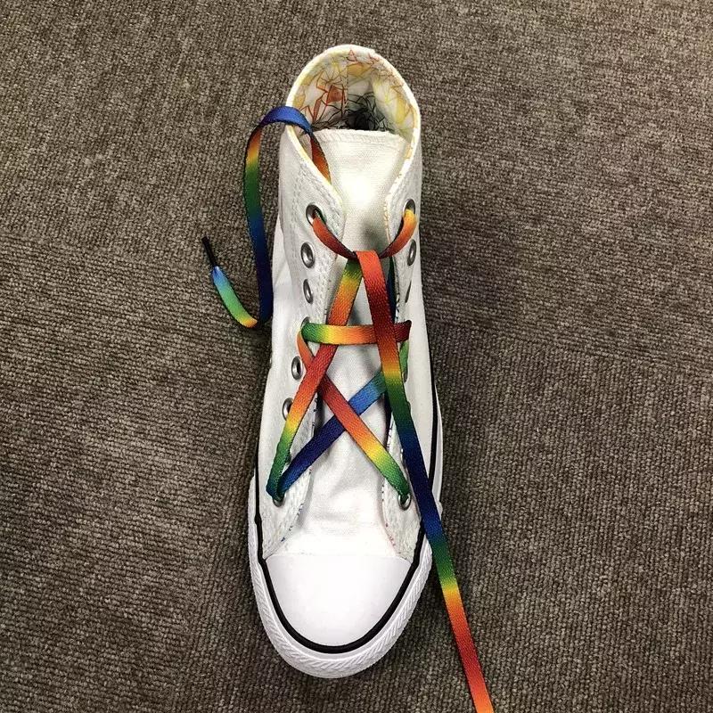 休闲鞋系鞋带方法简单又好看,今年最流行黑鞋系鞋带方法