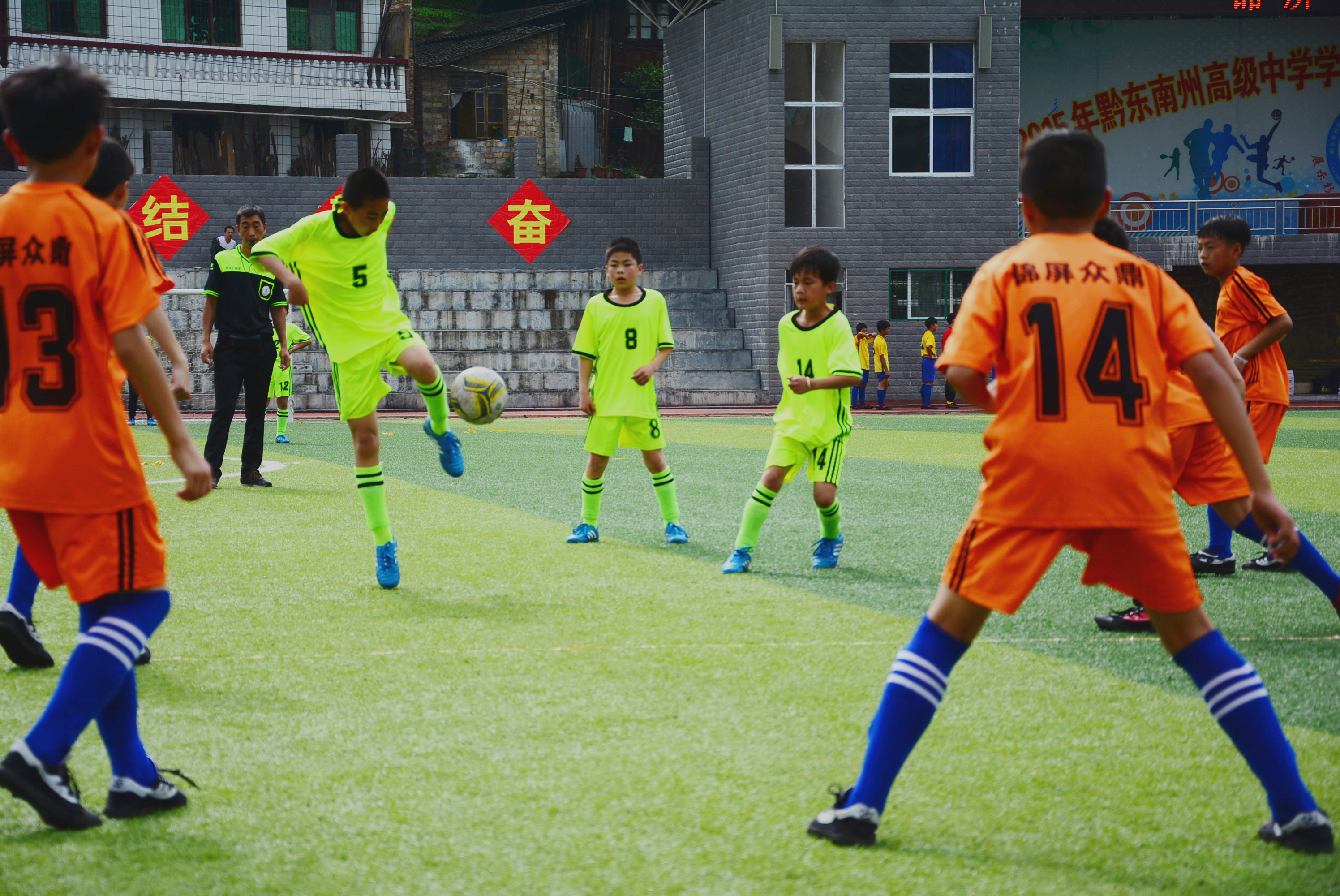 没有田径的足球场,没有足球的足球场