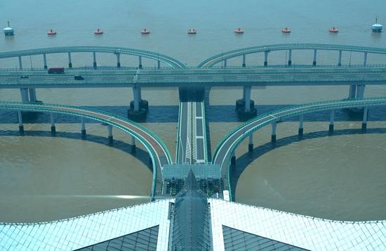 一桥飞架南北天堑变通途手迹,一桥飞渡永铸辉煌