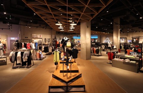 打造国内首家数字化智慧门店，星期六这次玩得挺大｜鞋业头条5.8