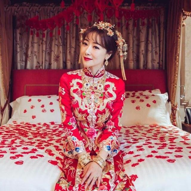 有哪些女明星婚礼穿的秀禾服,明星结婚穿的秀禾服