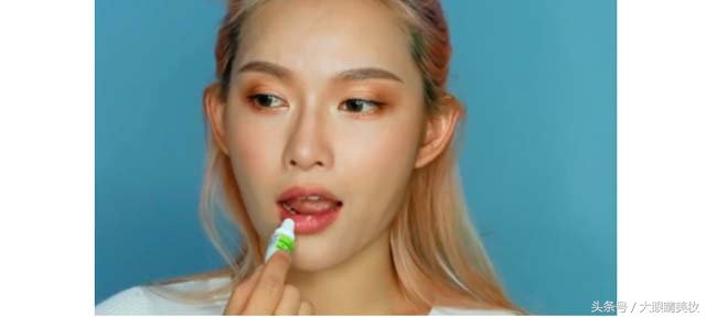 晕妆补妆,眼睛晕妆了怎么补妆