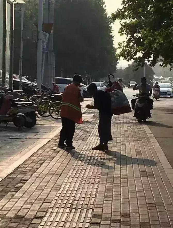 董卿到底有多懂得礼貌,这才是董卿真实的样子