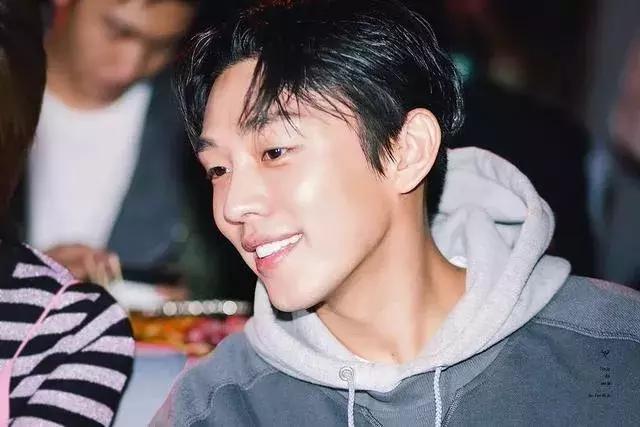 他是燃烧的戏疯子,更是进击戛纳的男神