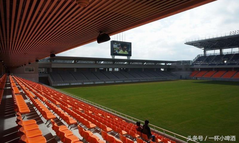 难以想象，日本第三级别联赛球场如此之漂亮！