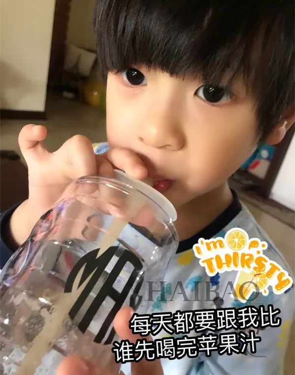 诺一现在这么接地气？才7岁的Grace就是铅笔腿！