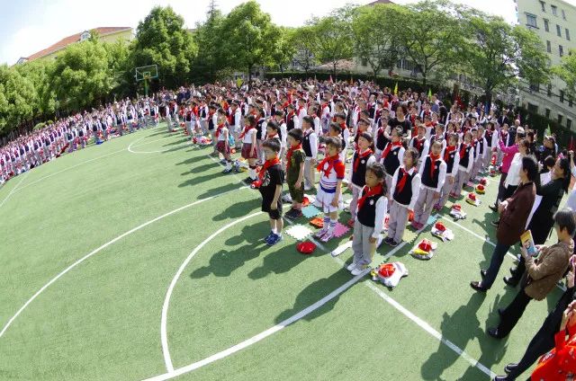 阳光下的成长艺术节,春天里歌唱活动