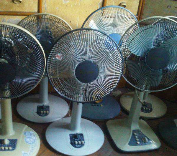 台式电风扇不摇头的修理办法视频,电风扇只摇头不转是什么原因